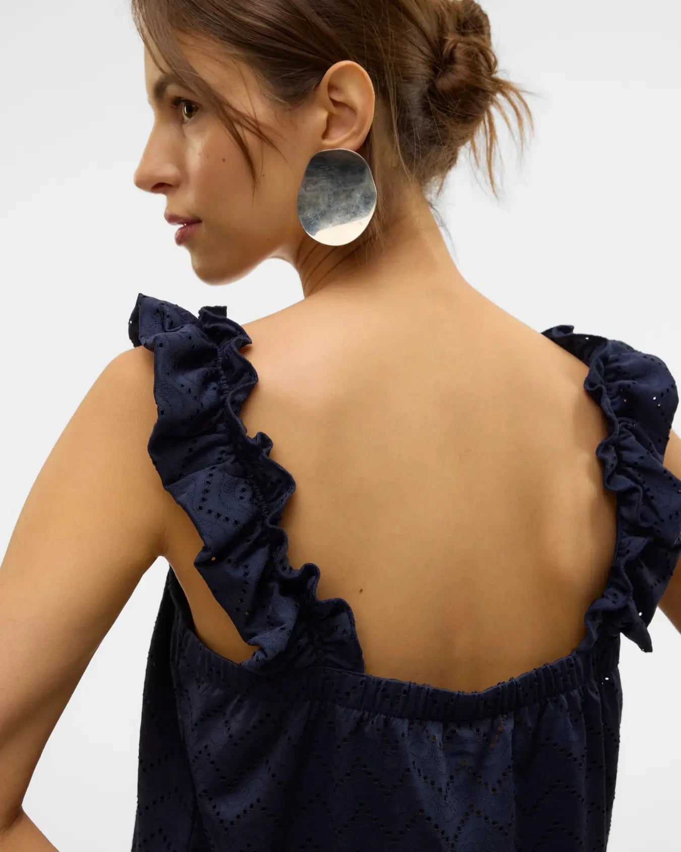 The Thas Eyelet Ruffle Singlet Top: 2 COLORS