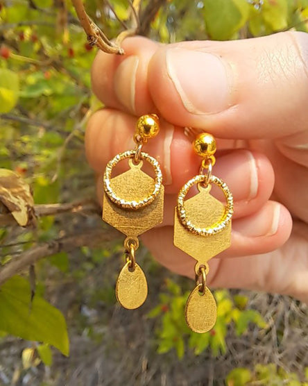 Sunlit Thread Studs