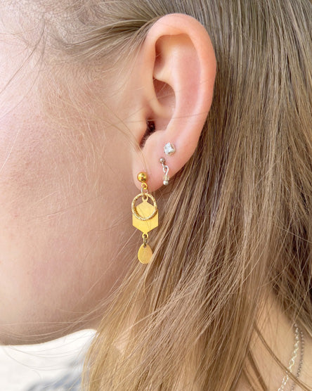 Sunlit Thread Studs