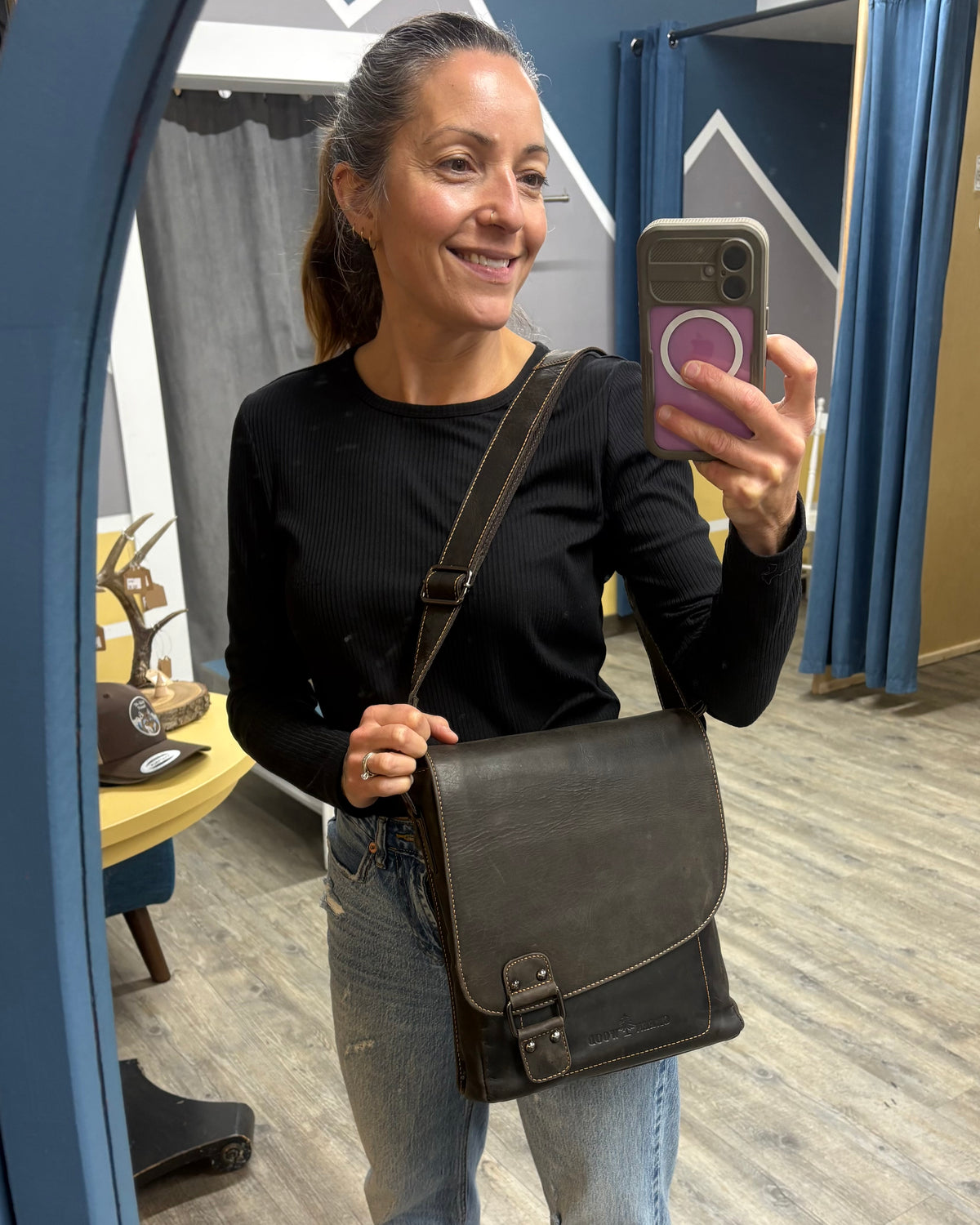 Torquay Unisex Leather Crossbody Bag: 2 COLORS