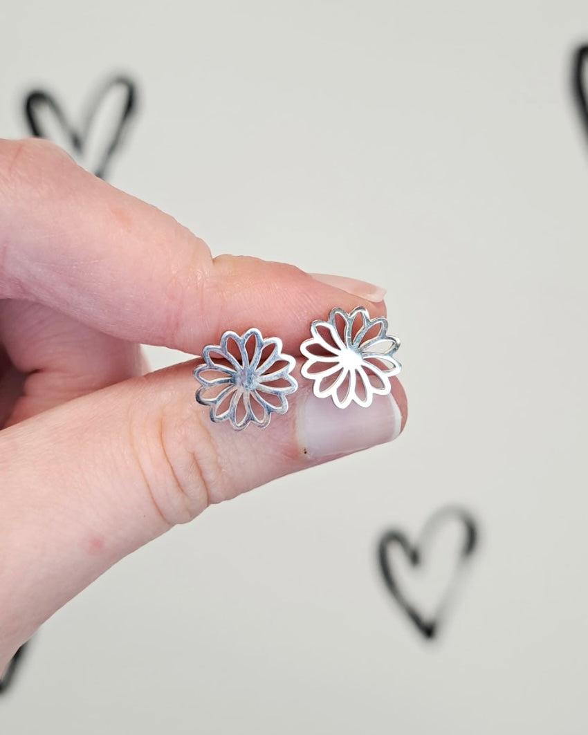 Daisy Flower Studs