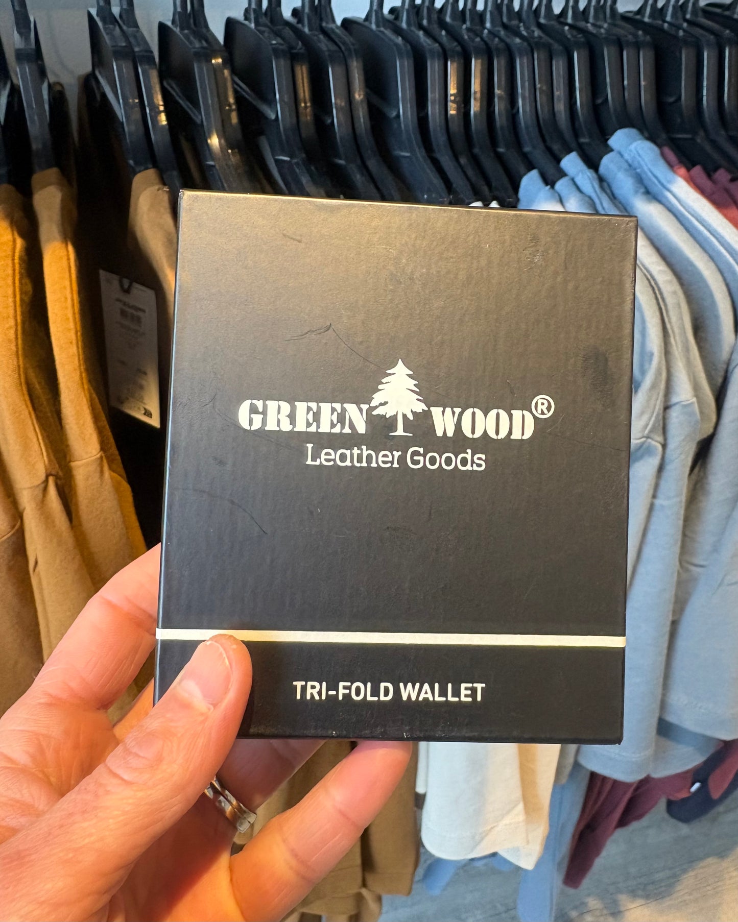 Wellington Men’s Tri-Fold Leather Wallet