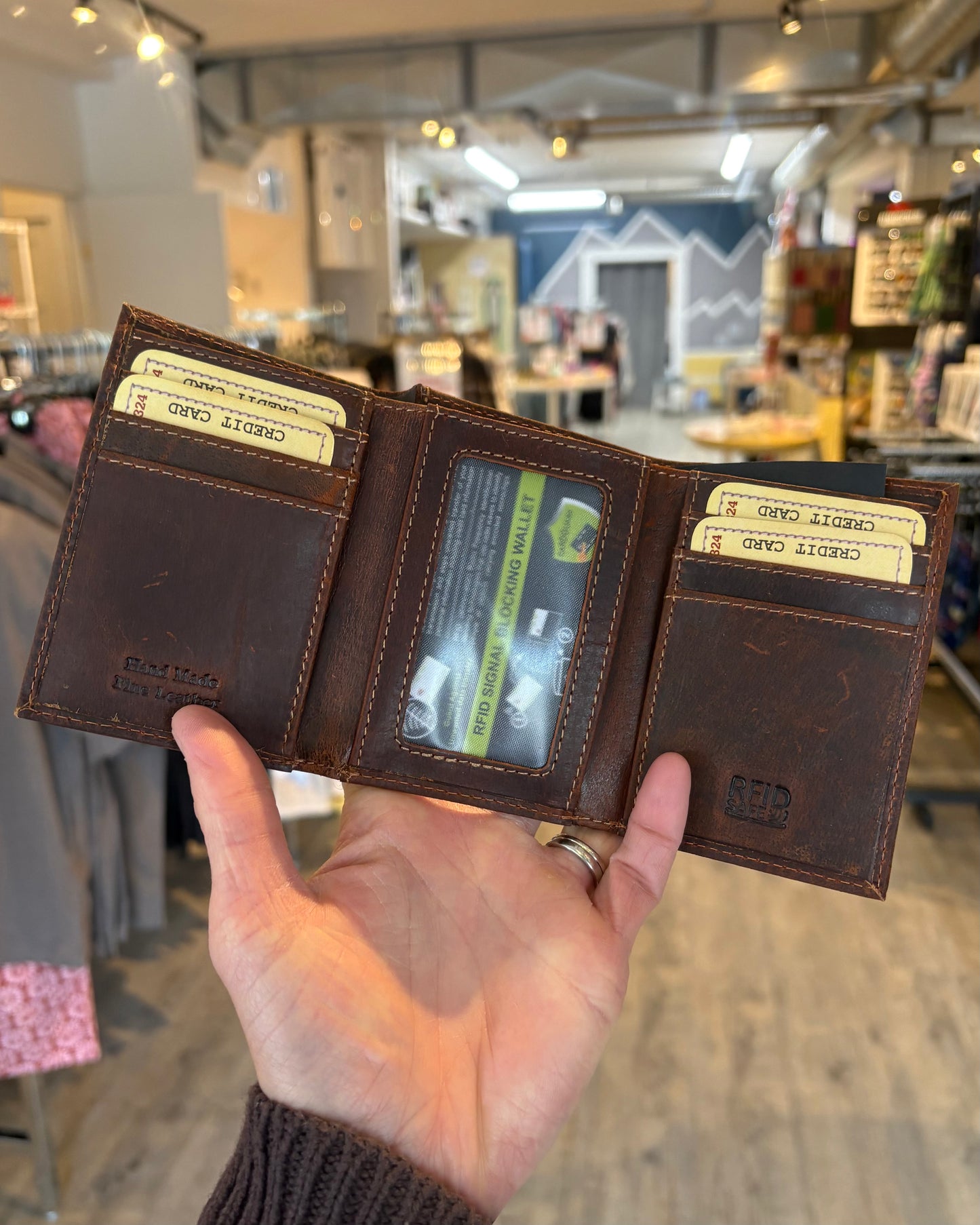 Wellington Men’s Tri-Fold Leather Wallet