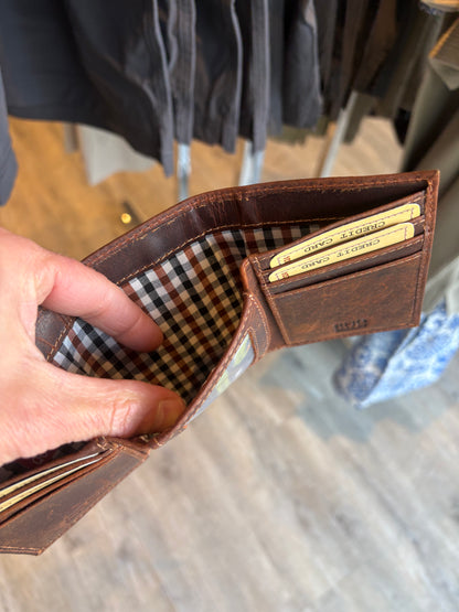 Wellington Men’s Tri-Fold Leather Wallet