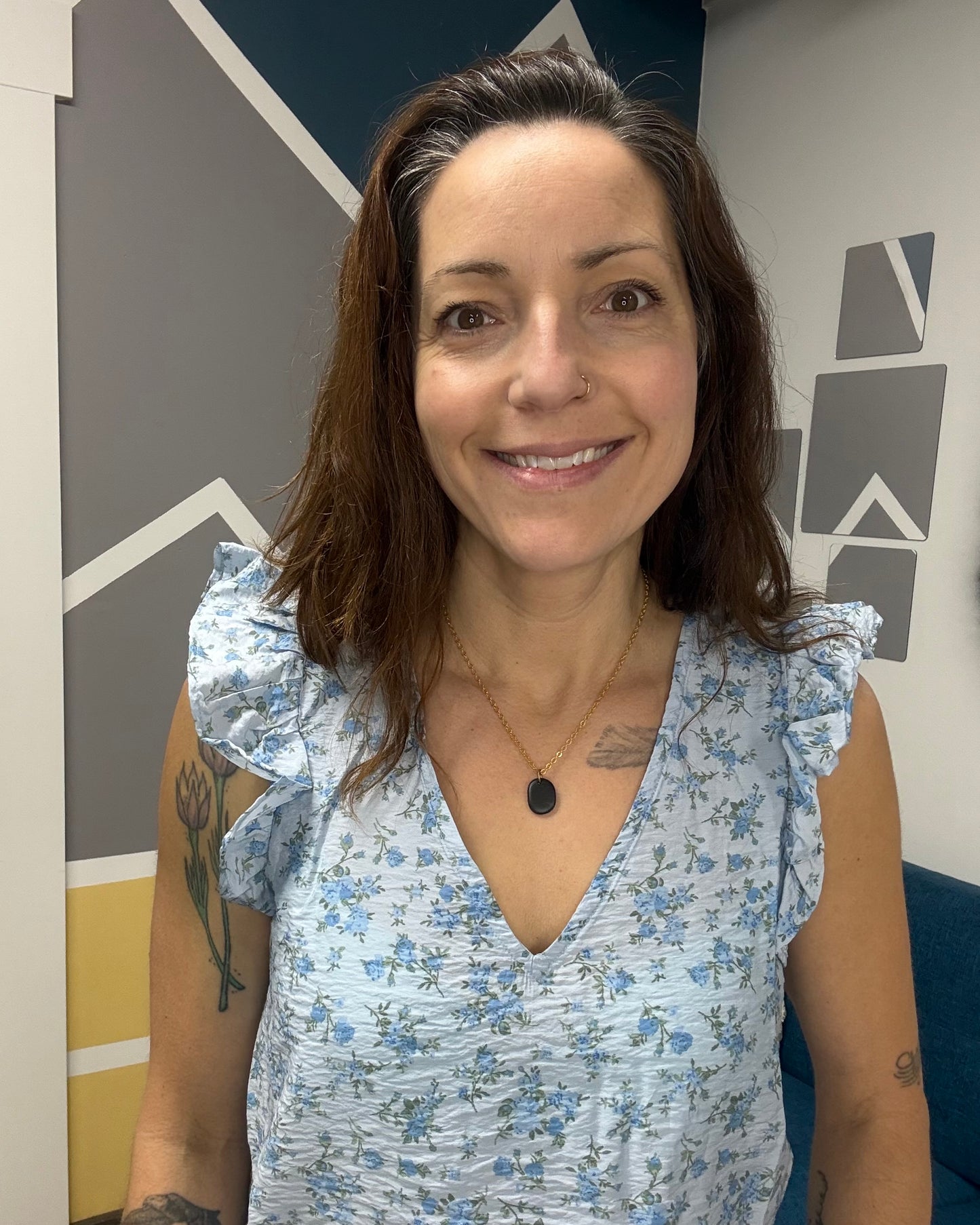 The Josie Ruffle Sleeve Floral Top: 2 COLORS