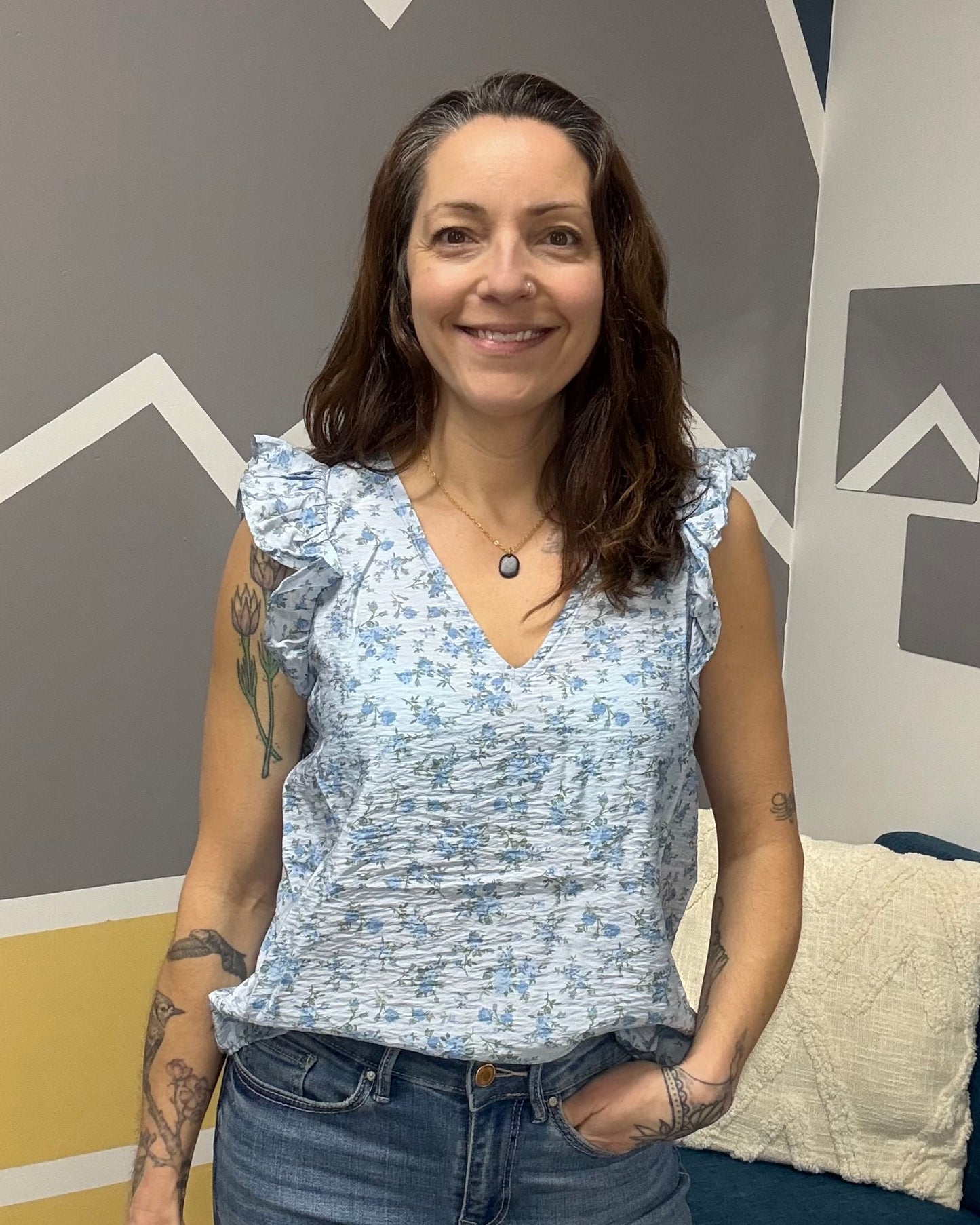 The Josie Ruffle Sleeve Floral Top: 2 COLORS