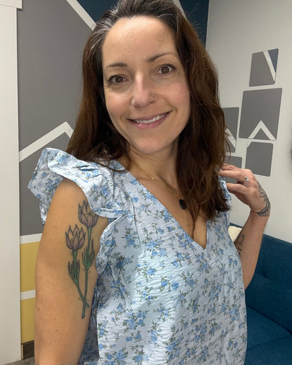 The Josie Ruffle Sleeve Floral Top: 2 COLORS