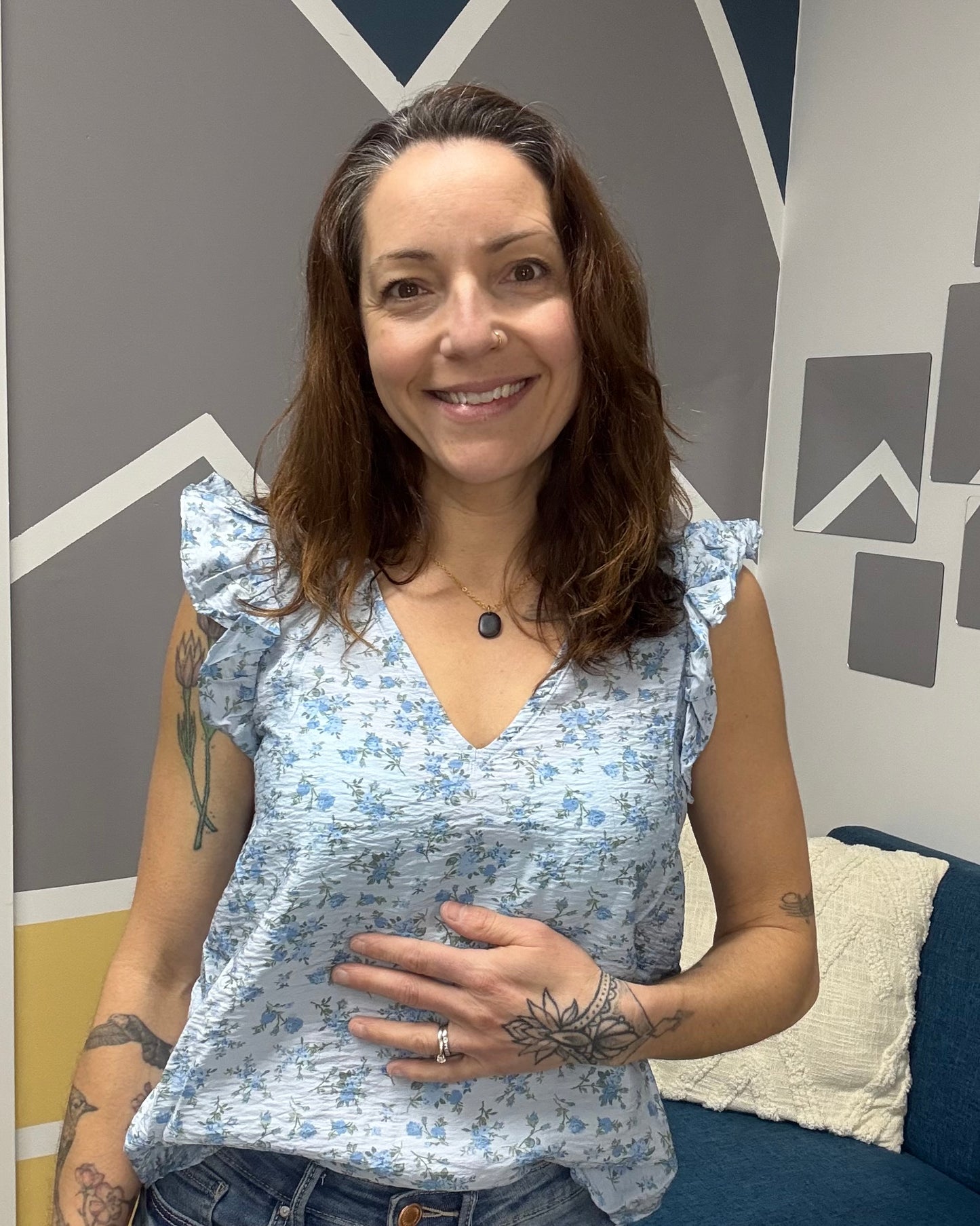 The Josie Ruffle Sleeve Floral Top: 2 COLORS