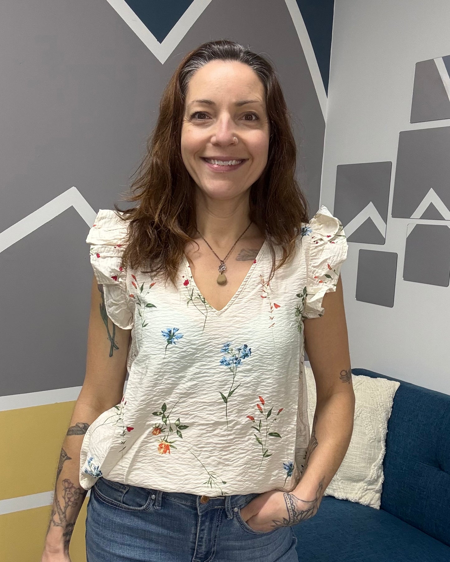 The Josie Ruffle Sleeve Floral Top: 2 COLORS