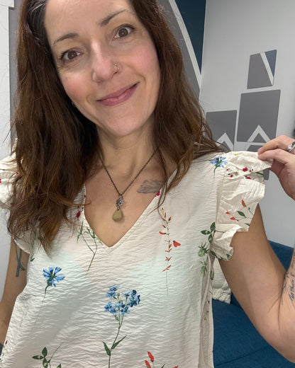 The Josie Ruffle Sleeve Floral Top: 2 COLORS