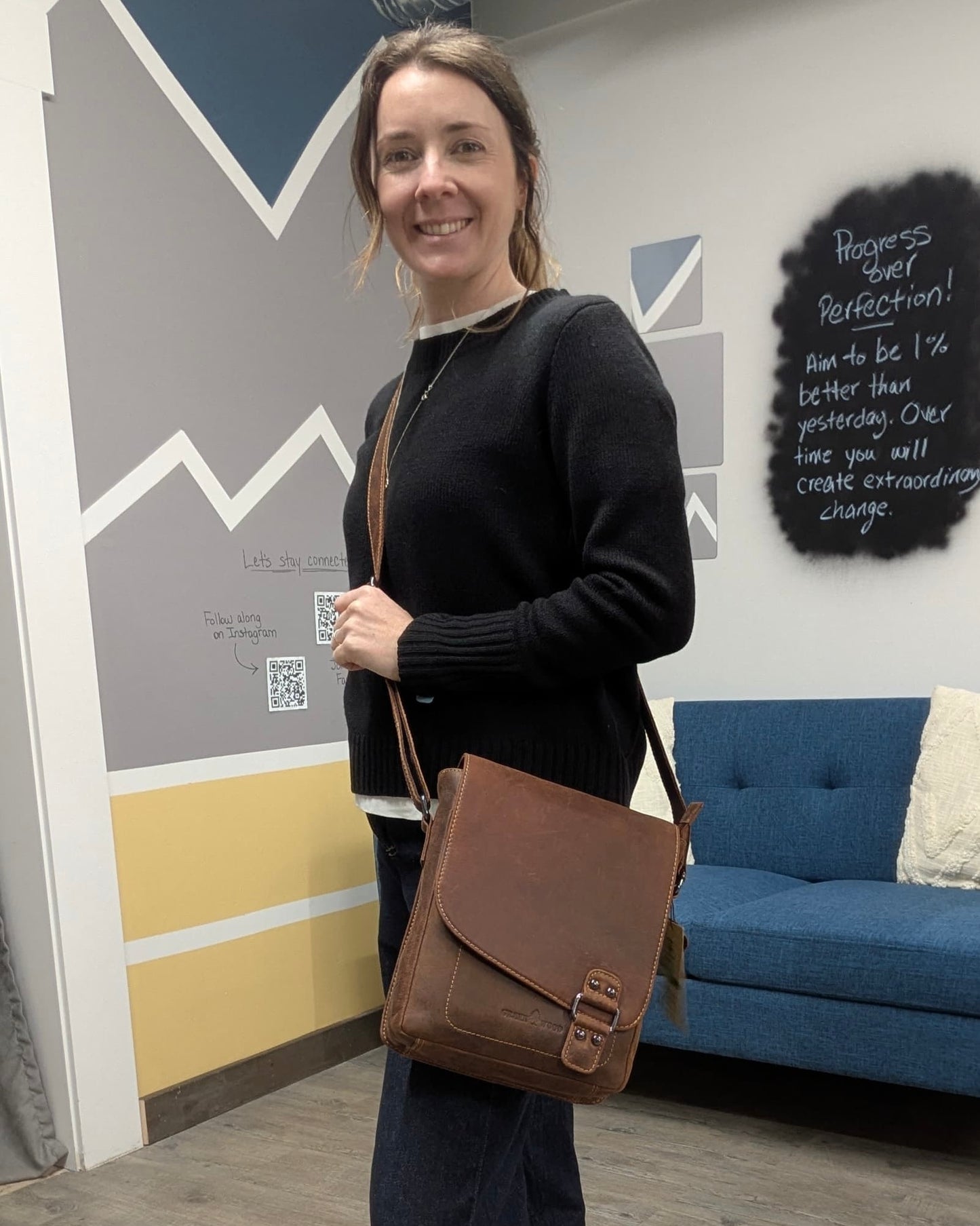 Torquay Unisex Leather Crossbody Bag: 2 COLORS