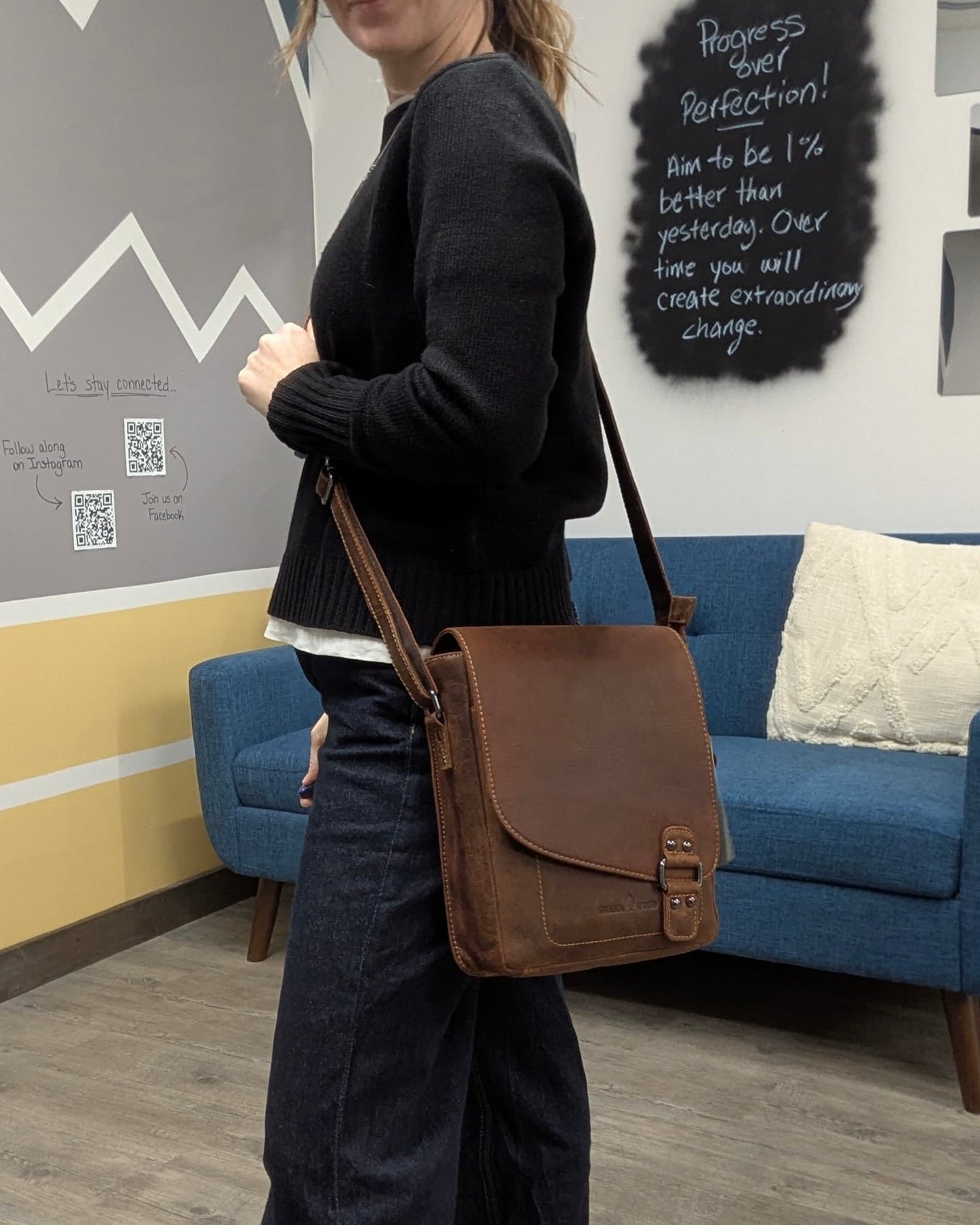 Torquay Unisex Leather Crossbody Bag: 2 COLORS