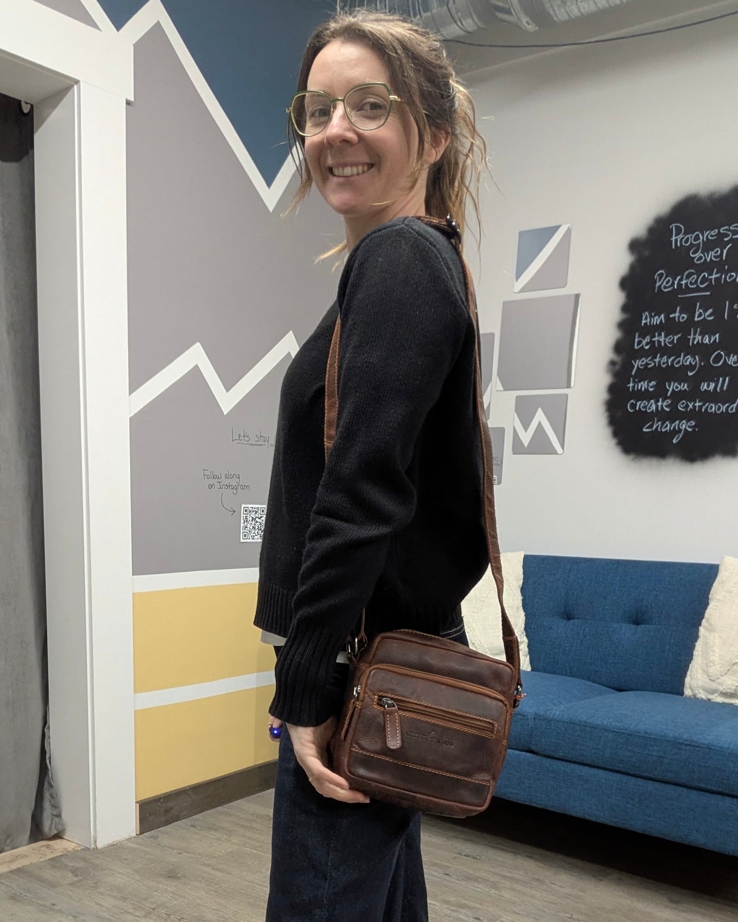 Oliver Unisex Leather Crossbody Bag: 2 COLORS