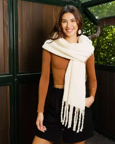 The Cozy Knit Tassel Scarf