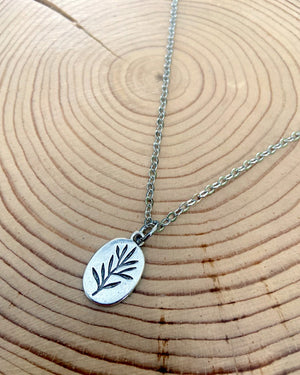silver plant short necklace
