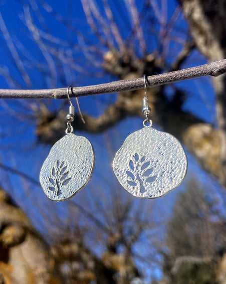 tree cutout silver disc earrings